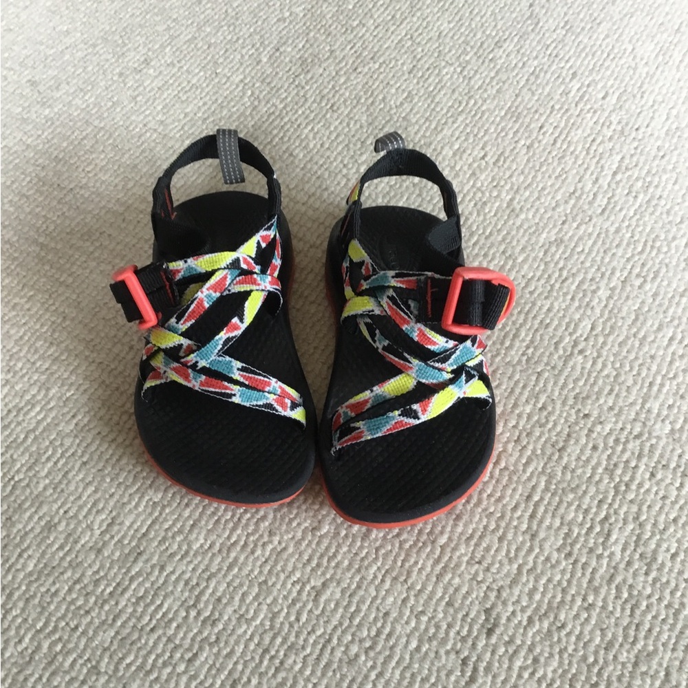 Chaco Kids Black Sandals with Multicolor Geometric Straps - Picture 2 of 8